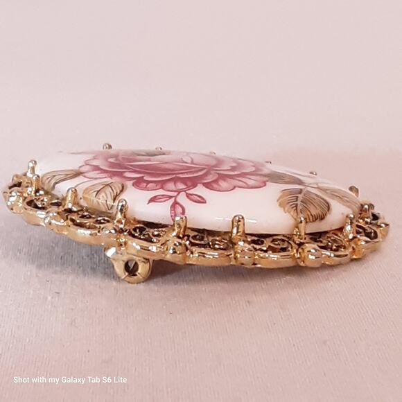 Rose Painted On Porcelain Pendant Brooch Gold Tone Filagree Trim - Picture 6 of 7